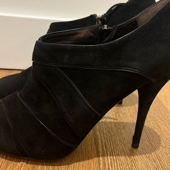 Miu Miu Black Suede Ankle boots with leather trim used - Picture 14 of 15